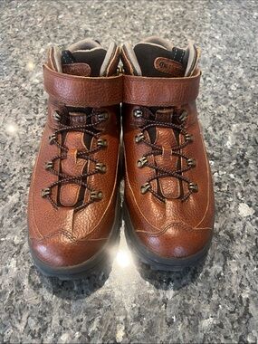 Men's Brown boots 9 like new
